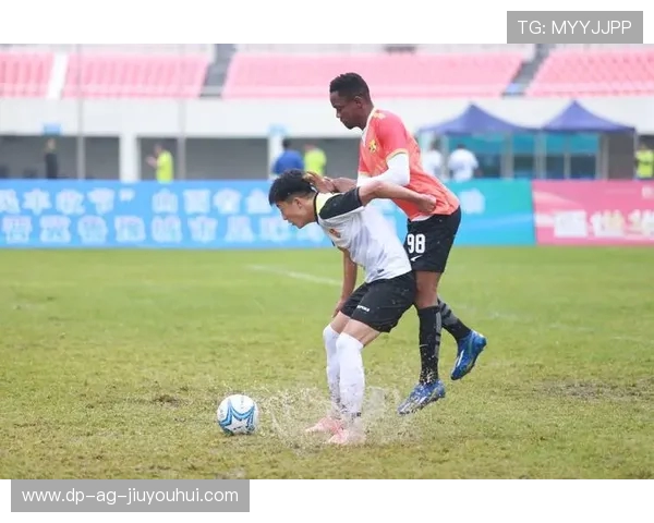 周末足球加练,提升球技与团队默契,成就更强大自我 周末足球加练,提升球技与团队默契,成就更强大自我